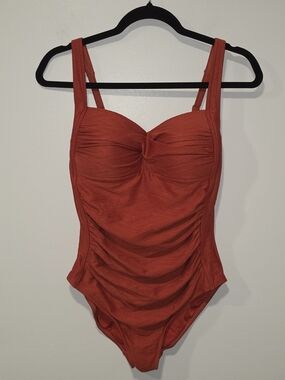 NIPTUCK SWIM Ruched Rust One-Piece Swimsuit with Sweetheart Neckline Womens SZ 8